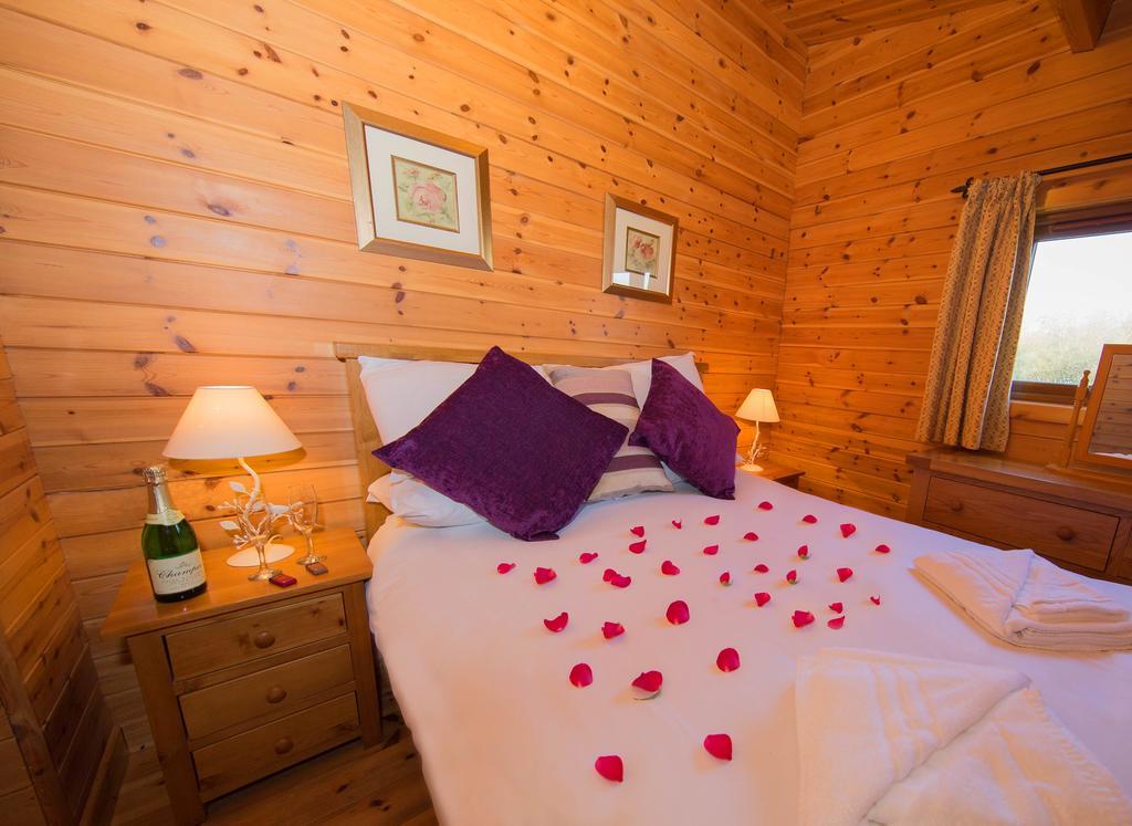 Wall Eden Farm - Luxury Log Cabins And Glamping Highbridge Exterior foto